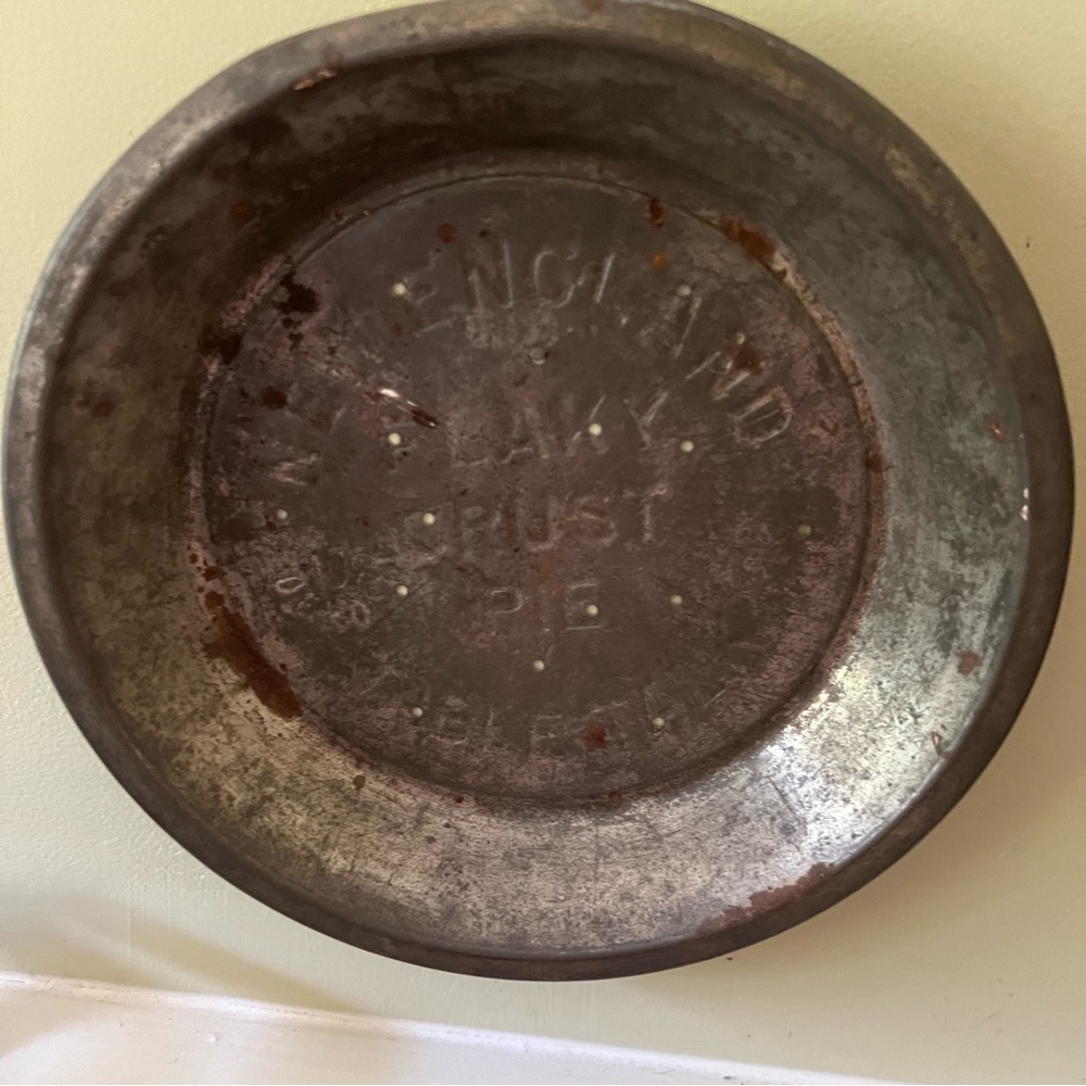 Antique, 1924 , Pie Plate, New England, Flakey Crust. Aluminum.